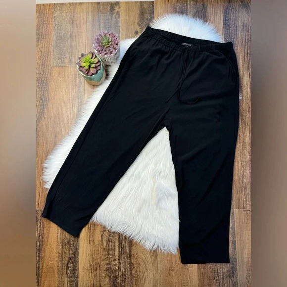 Eileen Fisher Textured Crepe Slouchy Cropped Pant

Easy Fit - Picture 3 of 6